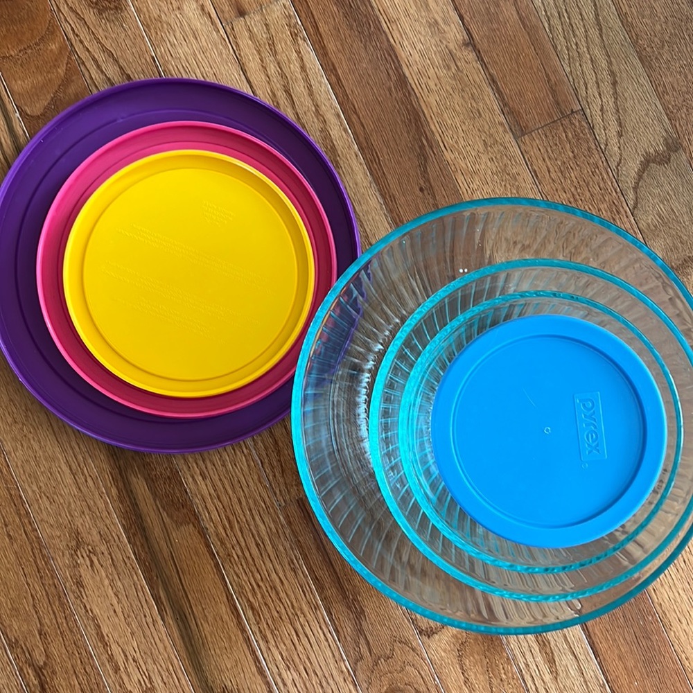 Pyrex 4 pieces mixing bowls